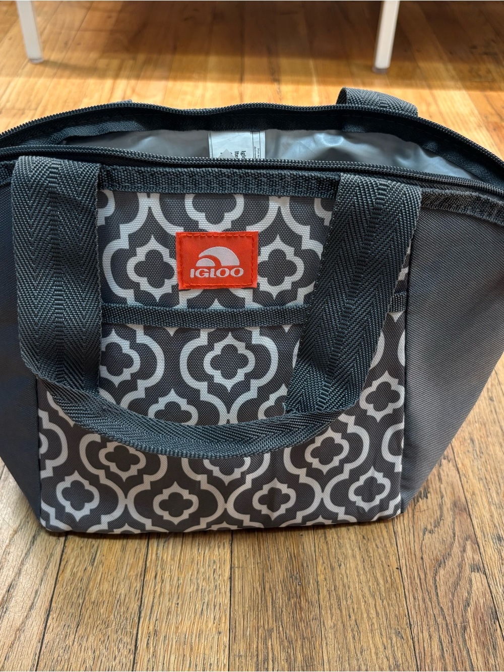 Igloo Gray and White Geometric Insulated Tote with Orange Logo